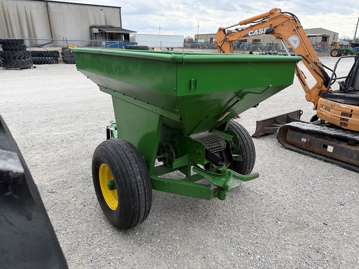 john-deere-300-image-6