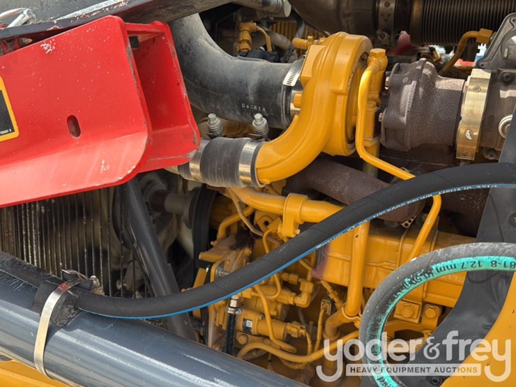 2020-deere-310l-image-38