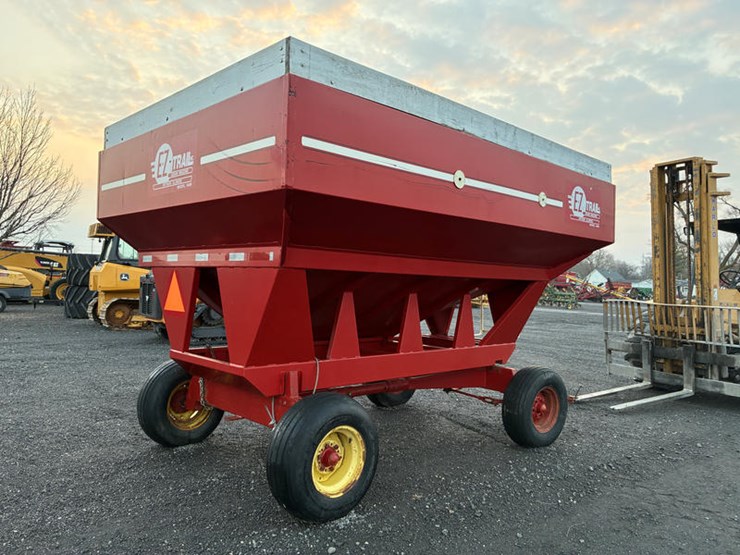 #15053-•-ez-trail-gravity-wagon-image-2