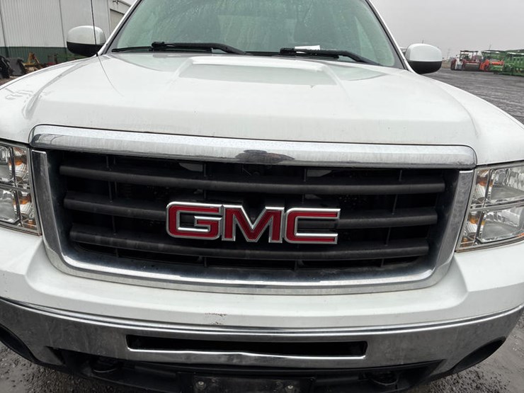 2011-gmc-sierra-1500-image-5