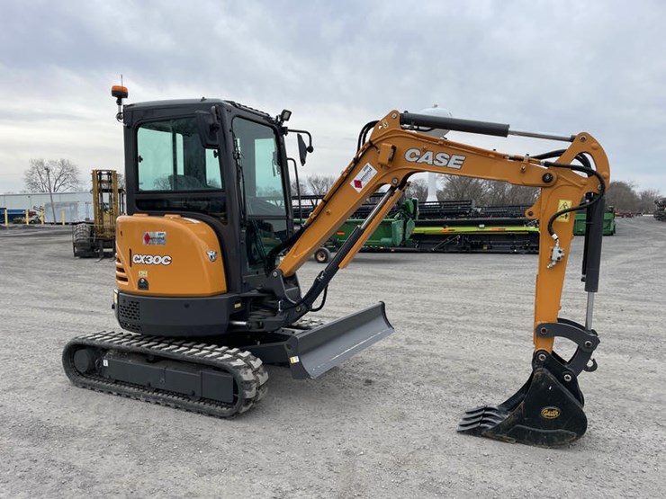 2024-case-cx30c-image-21