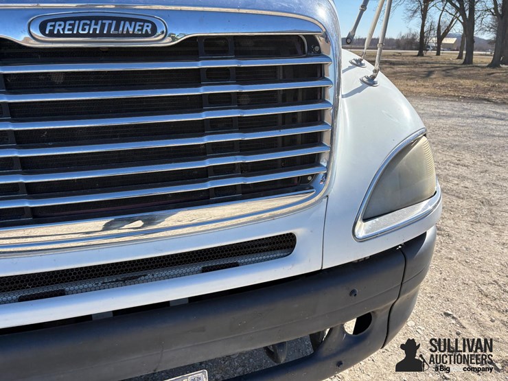 2004-freightliner-columbia-120-t/a-day-cab-truck-tractor-image-14