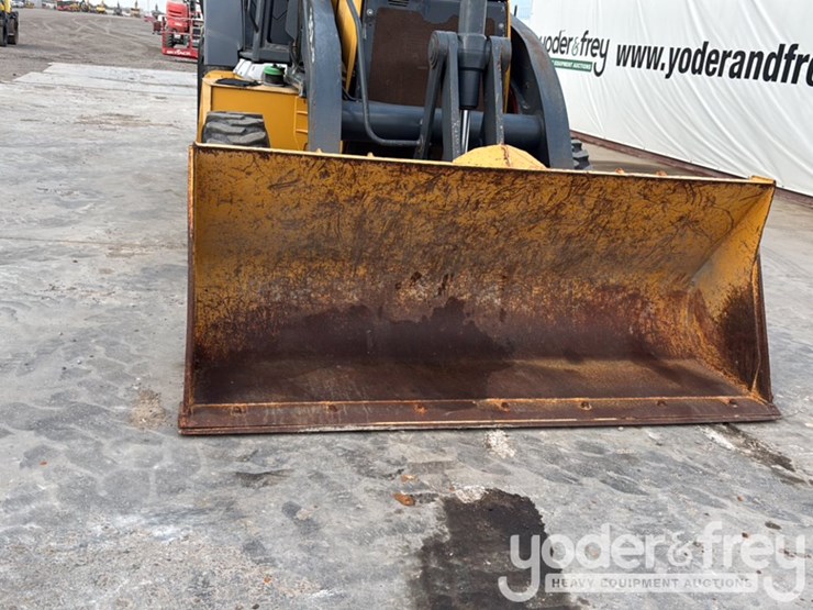 2019-deere-310l-image-19