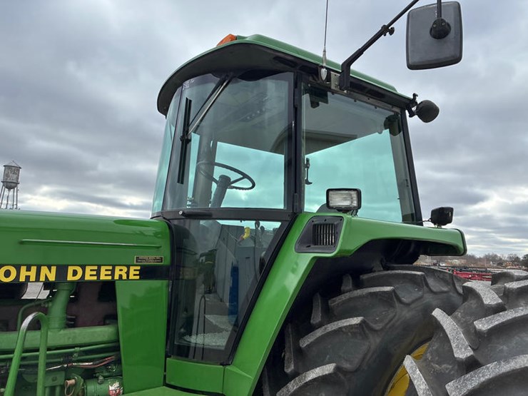 1992-john-deere-4560-image-31