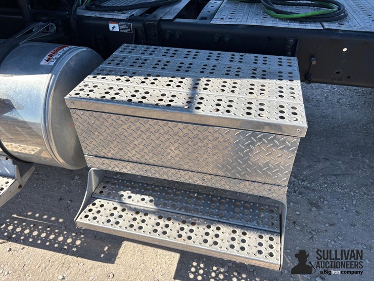 2006-freightliner-columbia-112-t/a-day-cab-truck-tractor-image-12