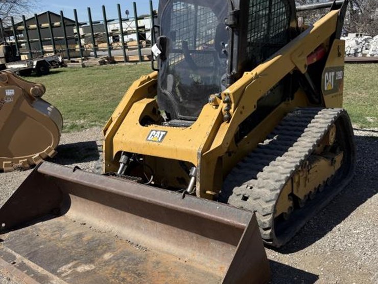 #70-•-cat-2890-two-speed-high-flow-xps-skid-steer-image-1