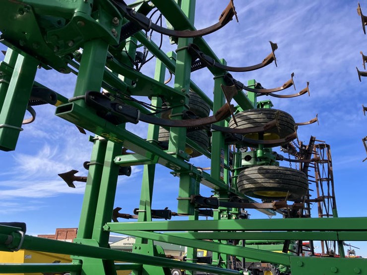 john-deere-2210-image-4