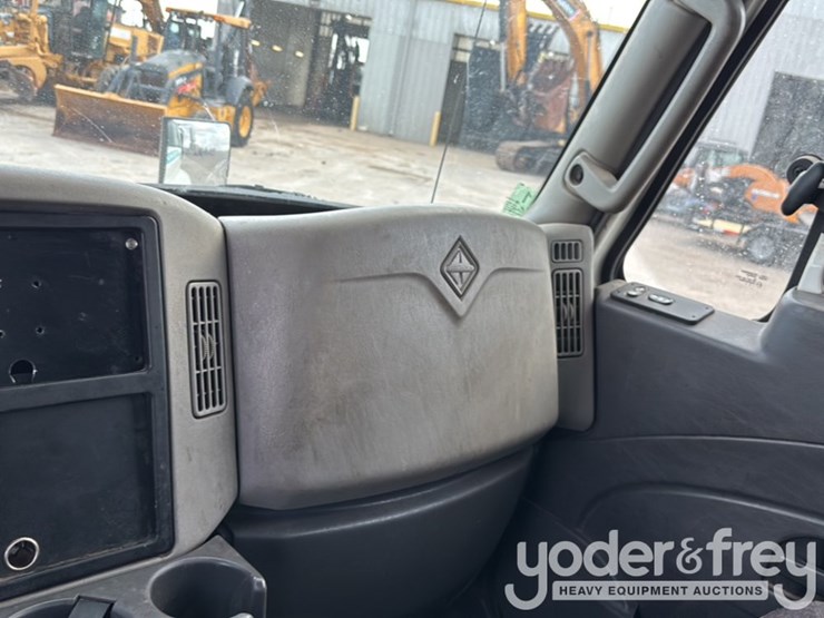 2015-international-4400-image-54