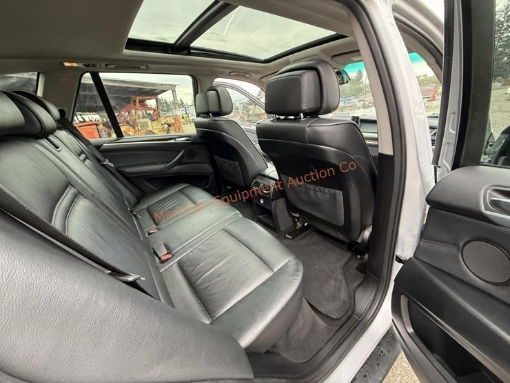 2010-bmw-x5-image-38