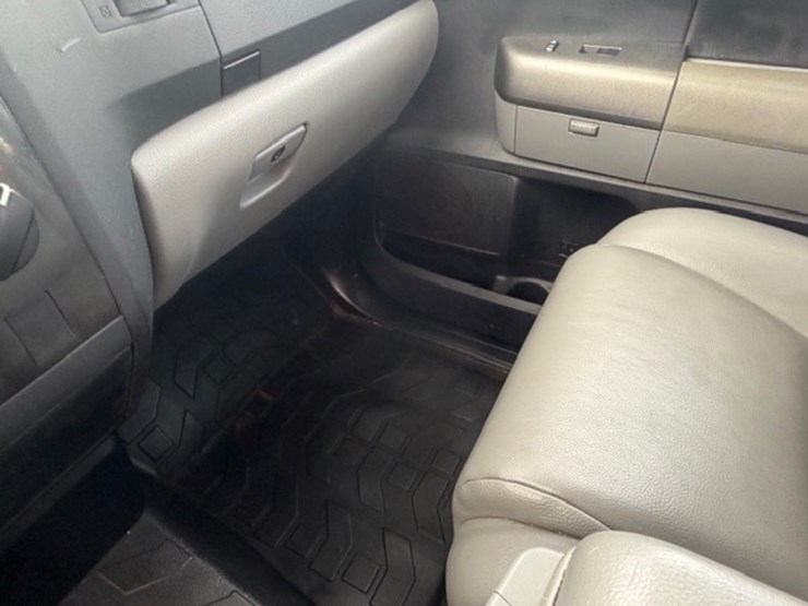 2010-toyota-tundra-image-42