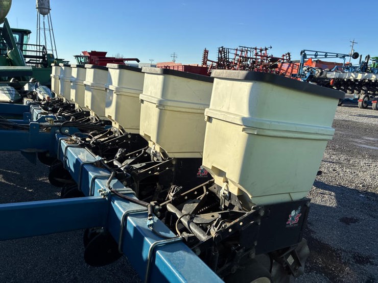 2009-kinze-3000-image-55