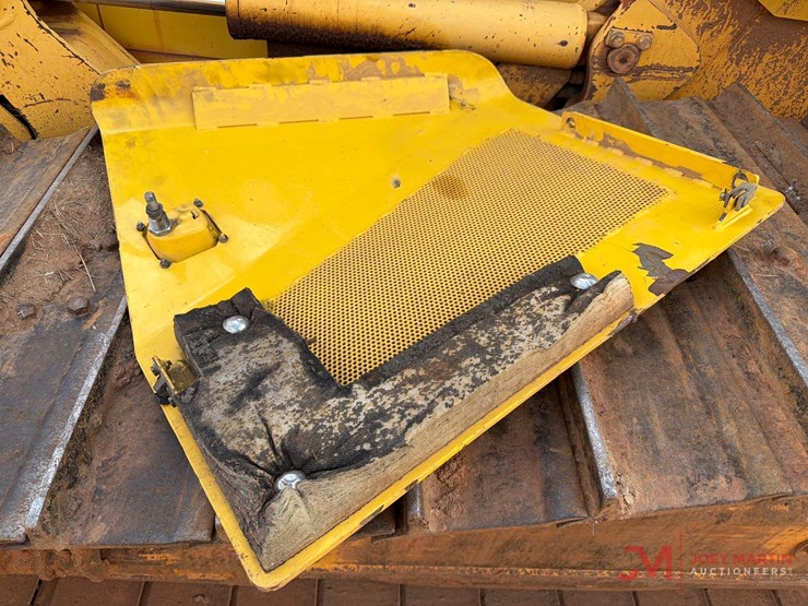 2010-komatsu-d51px-22-image-25