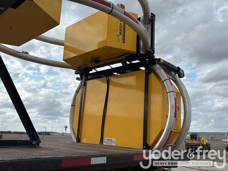 2002-freightliner-fl70-image-25