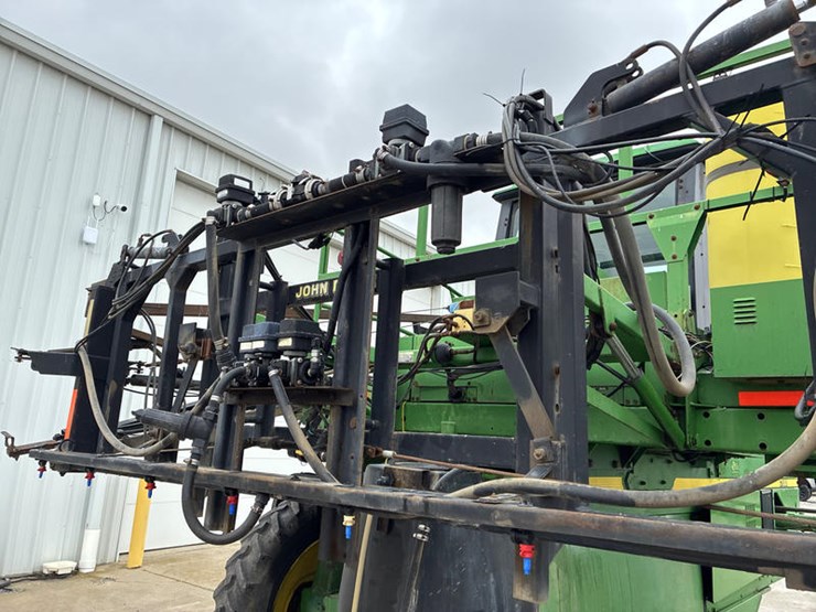 2000-john-deere-6700-image-23