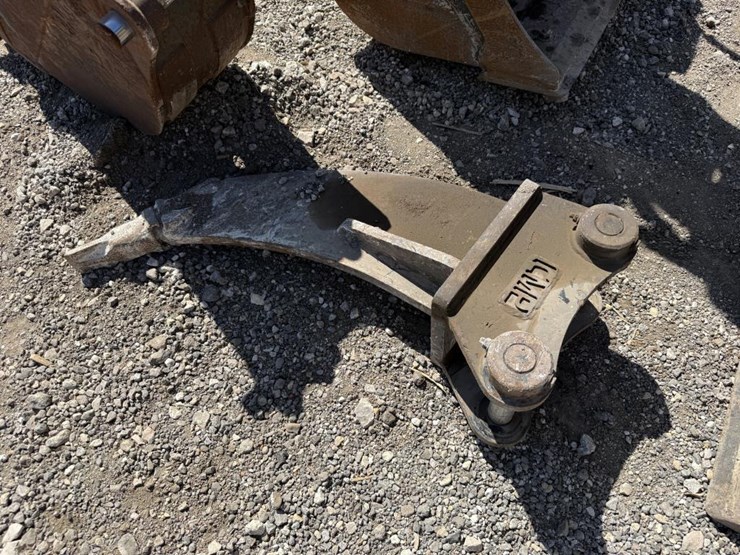 caterpillar-304c-cr-image-17