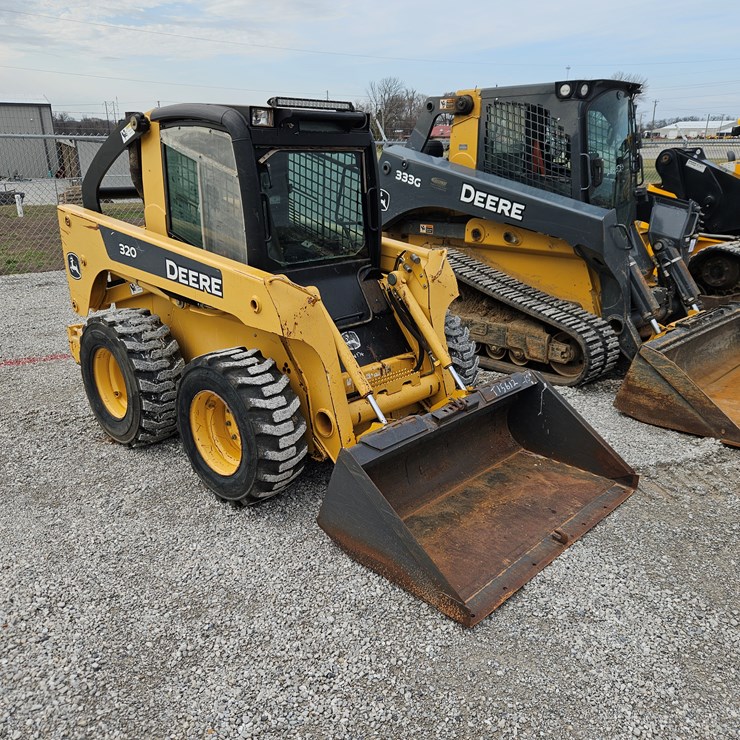 2006 JOHN DEERE 320