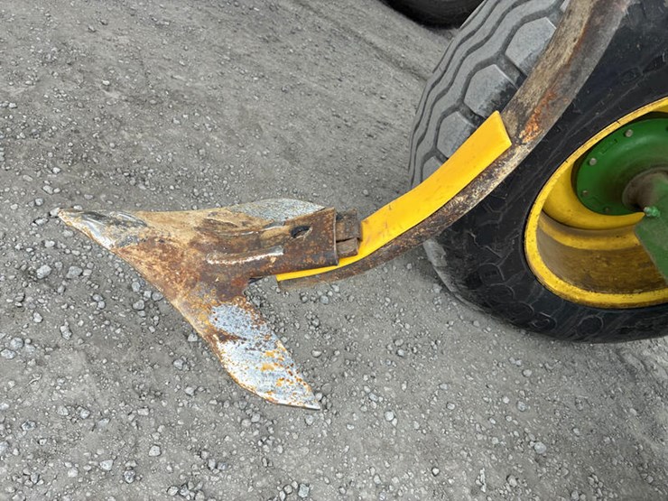 john-deere-2310-image-33