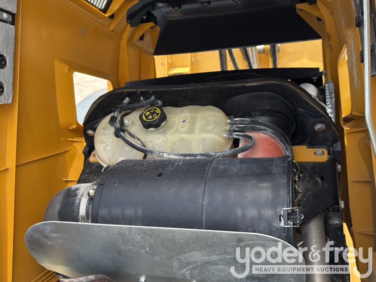 2020-deere-310l-image-37