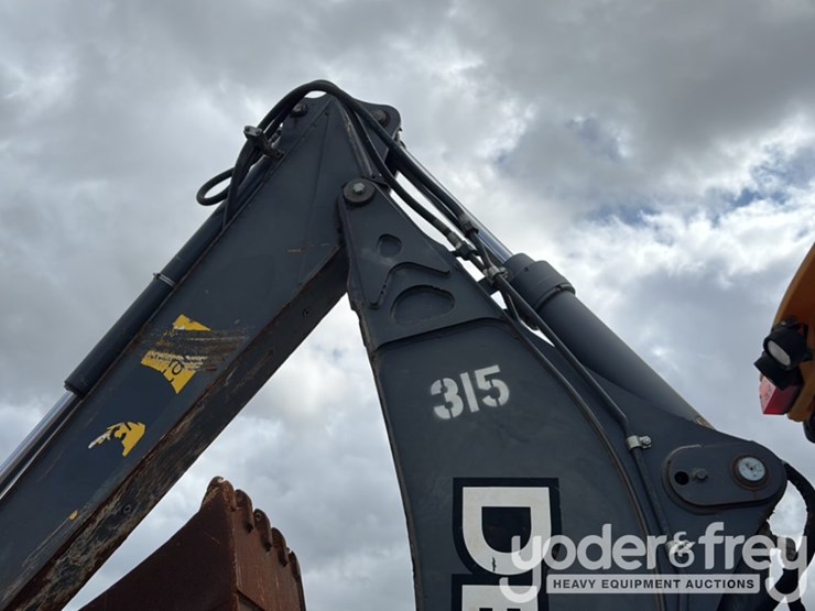 2018-deere-310l-image-26