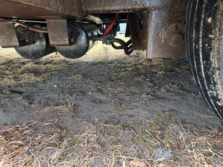 manac-enclosed-tender-trailer-with-2550-gal-tank---35'-long-x-8'-wide-x-8.5'-tall-image-16