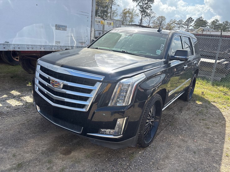 2015-cadillac-escalade-image-1