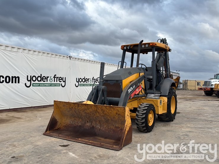 2019-deere-310l-image-1