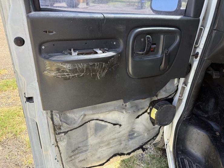 2002-chevrolet-3500-image-14