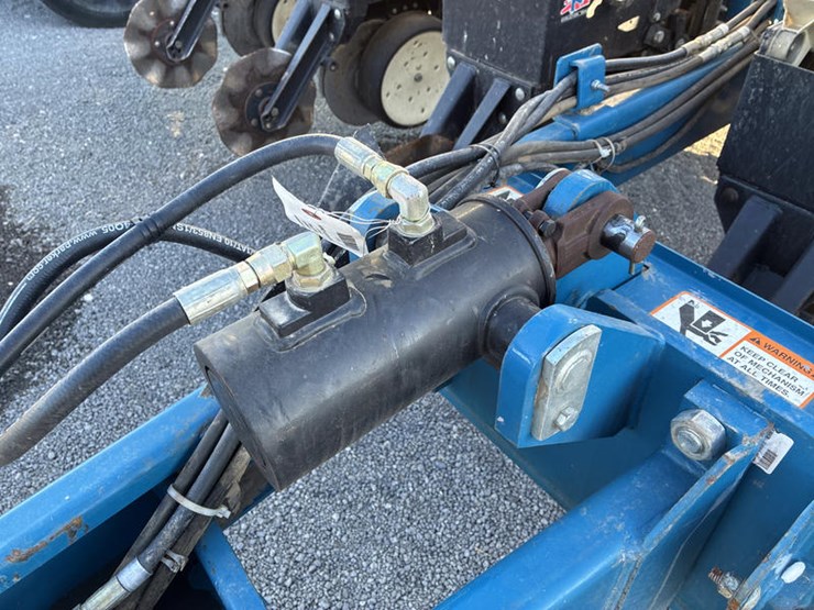 2009-kinze-3000-image-9