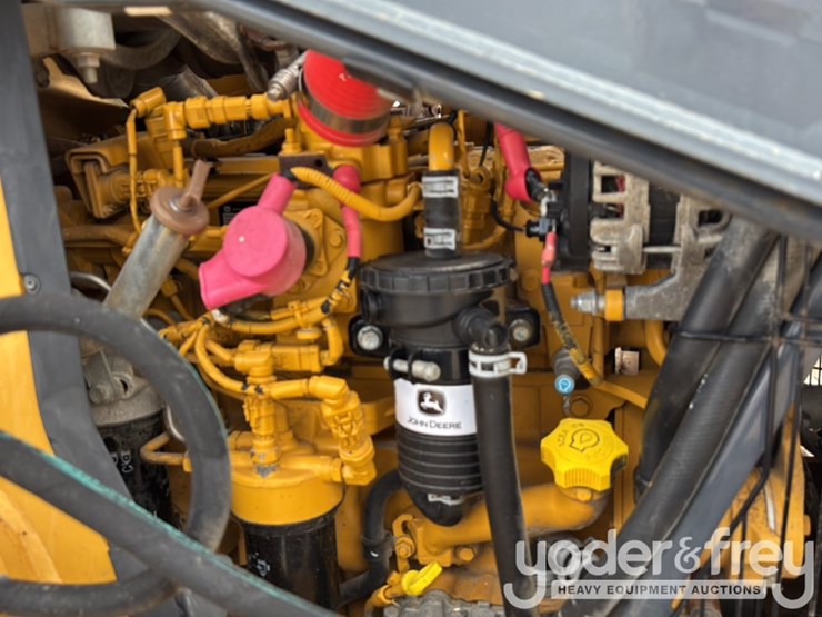 2018-deere-310l-image-39