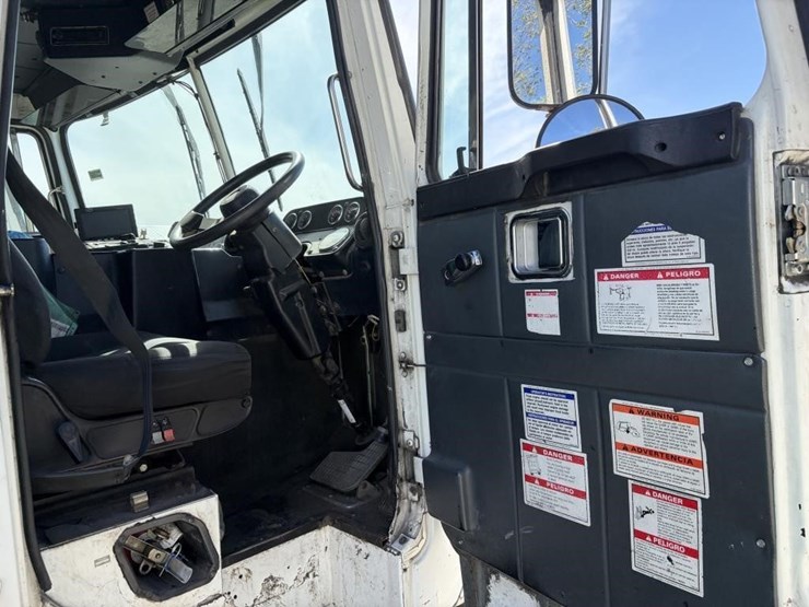 2010-autocar-xpeditor-image-13