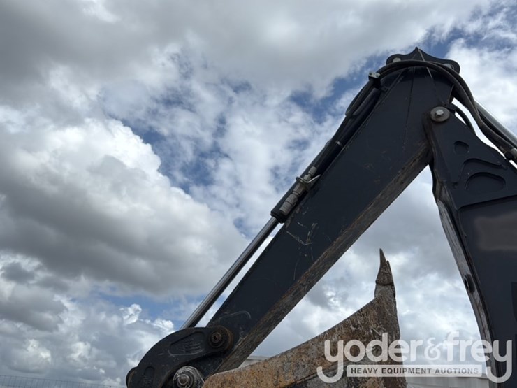 2020-deere-310l-image-27