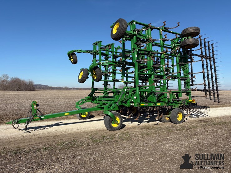 2013-john-deere-2210-image-1