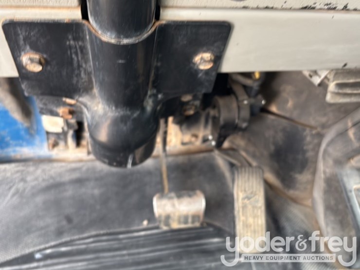 2002-freightliner-fl70-image-54