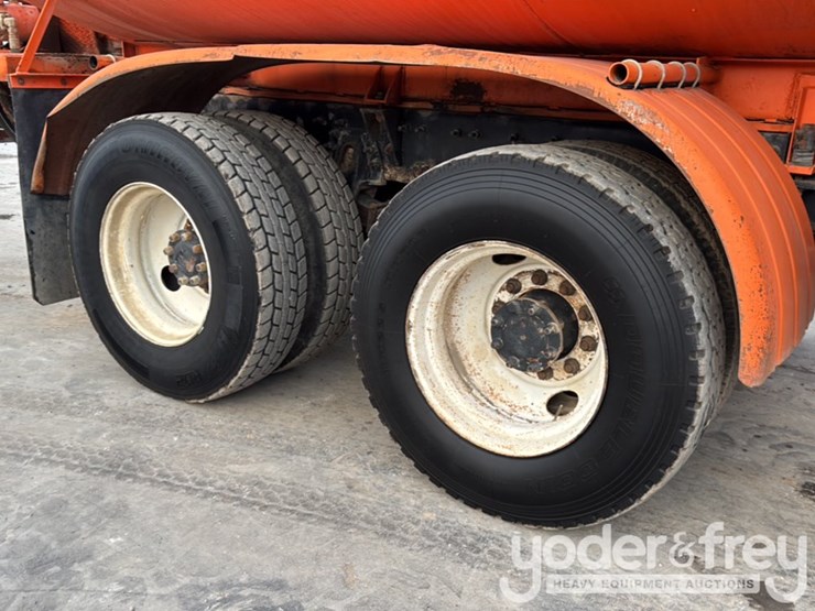 2007-international-7600-image-16