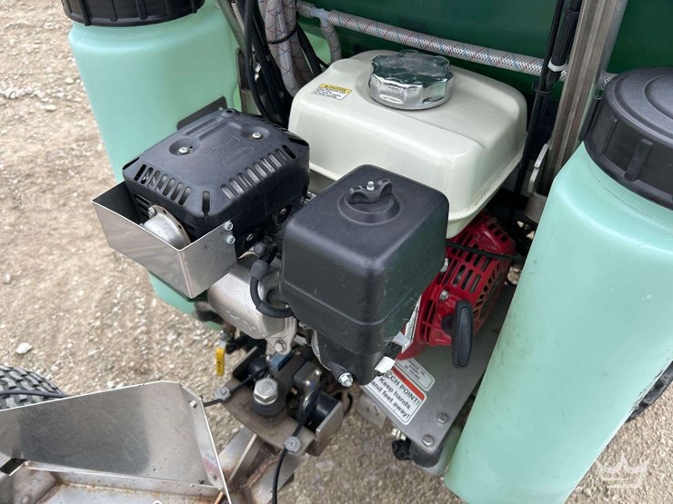 2021-permagreen-ride-on-speader-sprayer-image-16