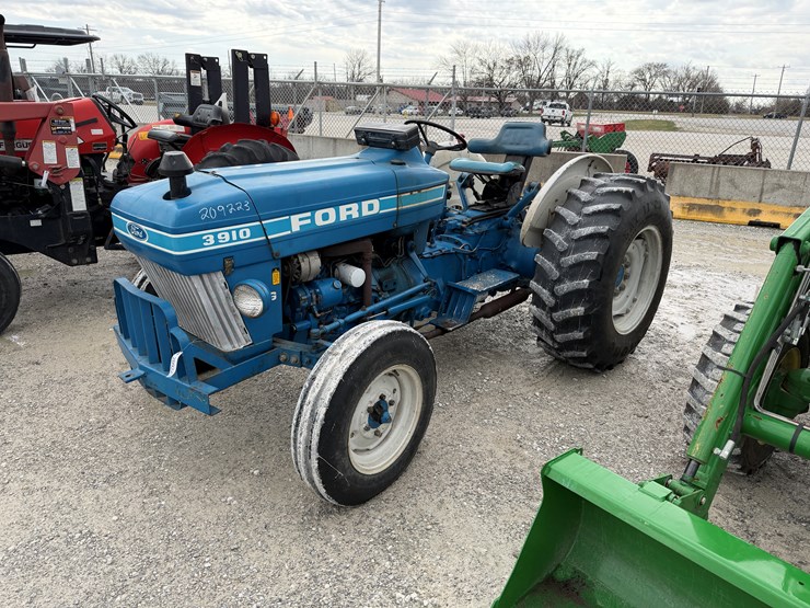 1985-ford-3910-image-1