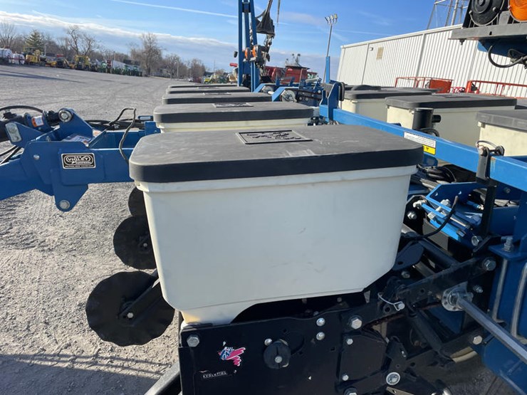 2010-kinze-3000-image-7