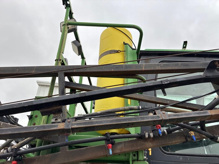 2000-john-deere-6700-image-19