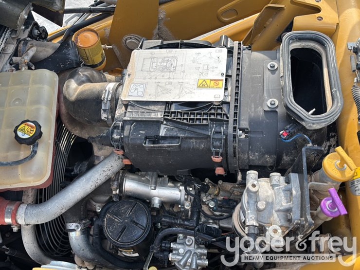 2016-caterpillar-420f2-it-image-39