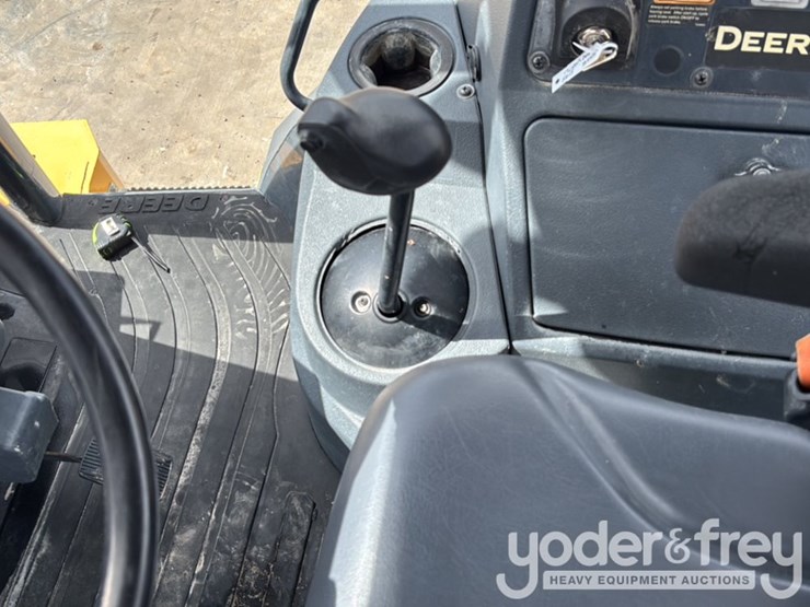 2020-deere-310l-image-47