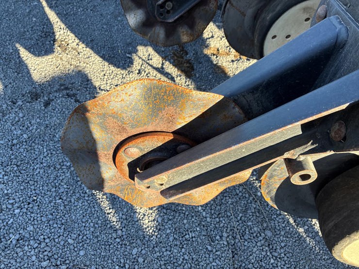 2009-kinze-3000-image-21