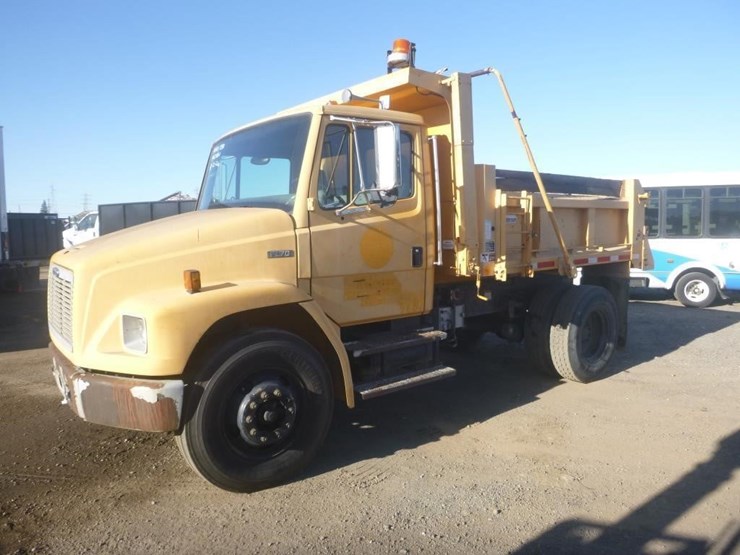 2004-freightliner-fl70-image-1