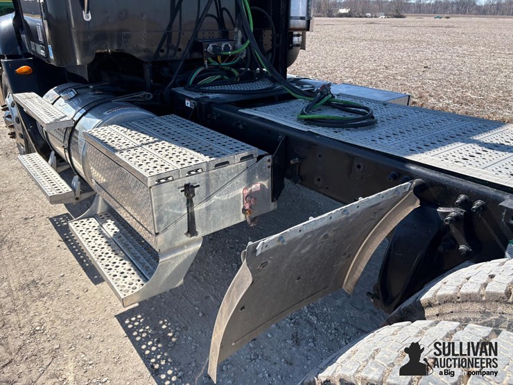 2006-freightliner-columbia-112-t/a-day-cab-truck-tractor-image-16