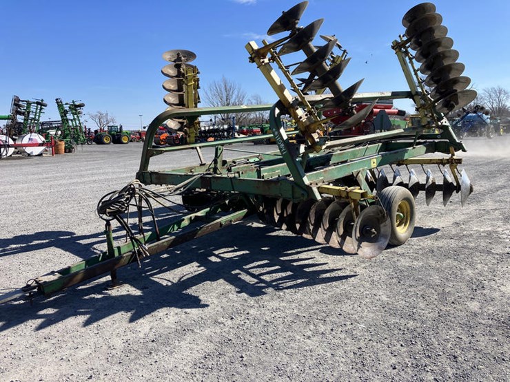 john-deere-230-image-1