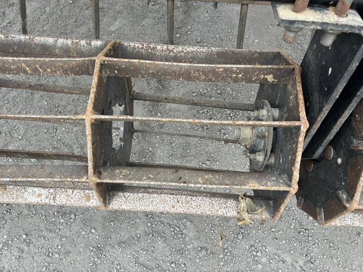 john-deere-2310-image-49