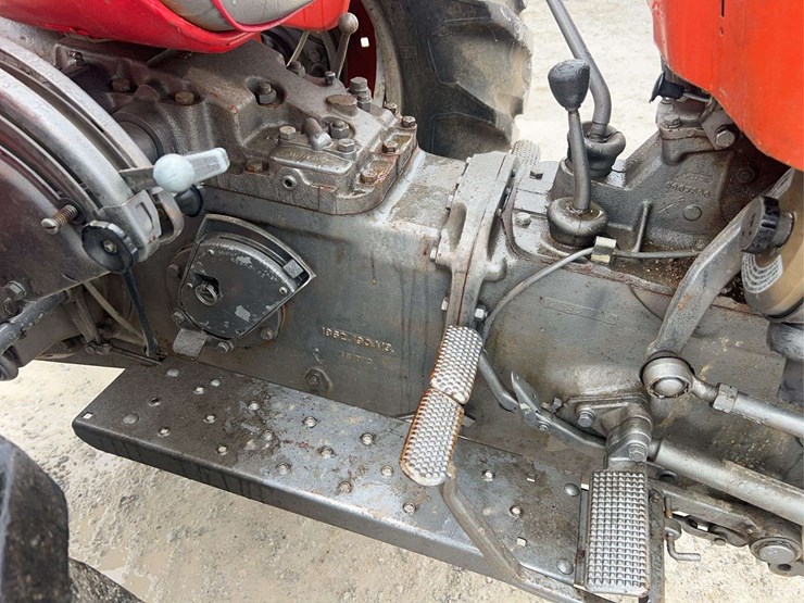 massey-ferguson-135-image-25