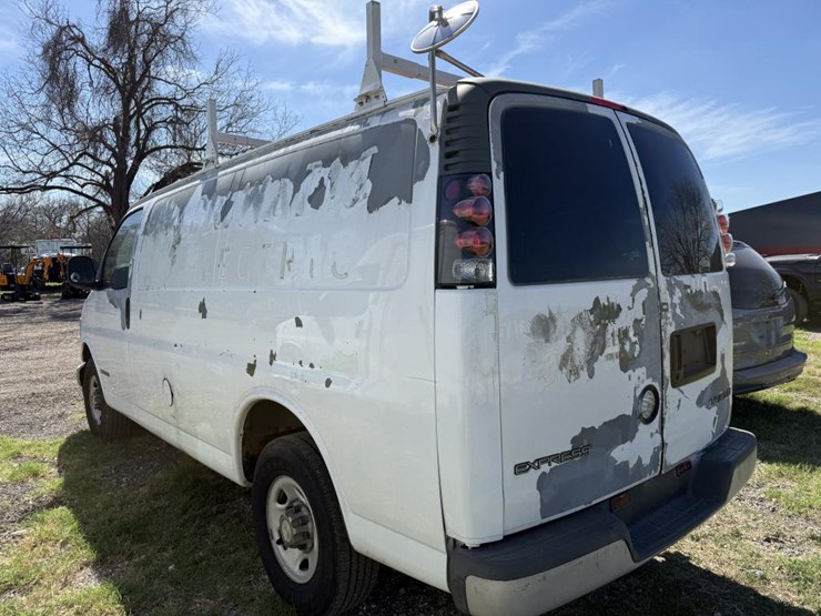 2001-chevrolet-express-3500-image-9