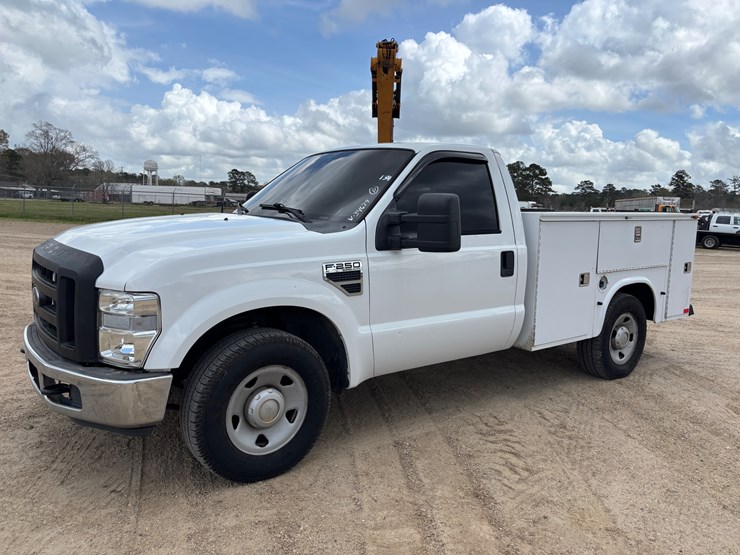2010-ford-f250-image-1