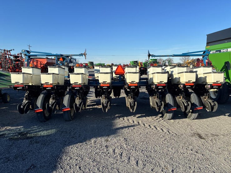 2009-kinze-3000-image-39