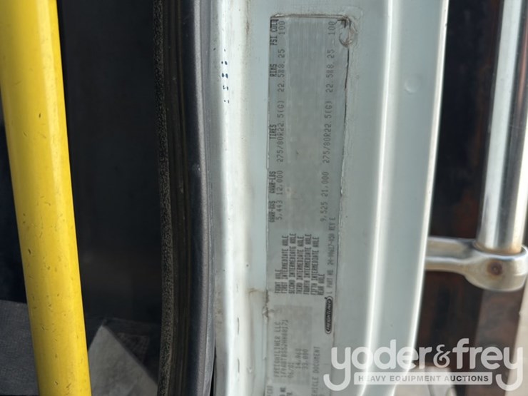 2002-freightliner-fl70-image-58